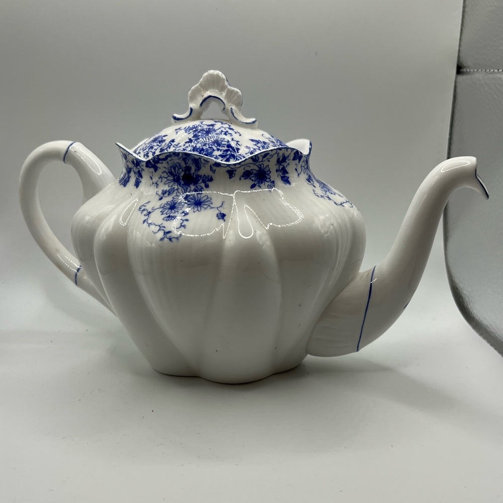 Shelley England “Dainty Blue” teapot